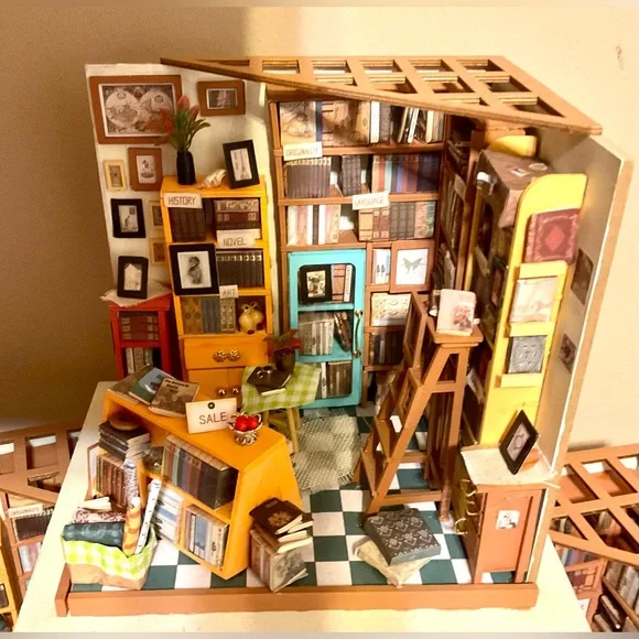 Hand built Miniature Model Book Store! - Picture 7 of 12